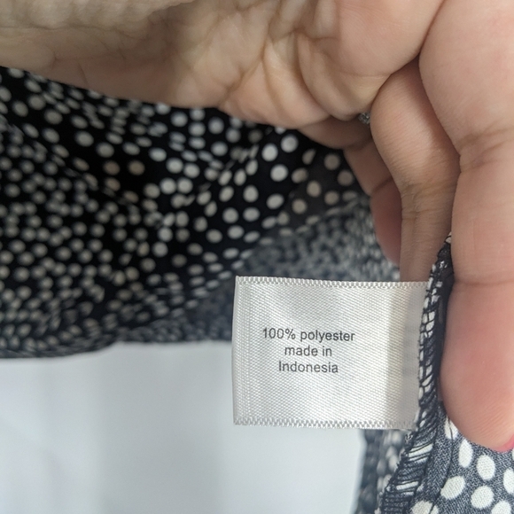 LANE BRYANT Outlet Polka Dot V-neck 3/4 Sleeve Top - Picture 7 of 8